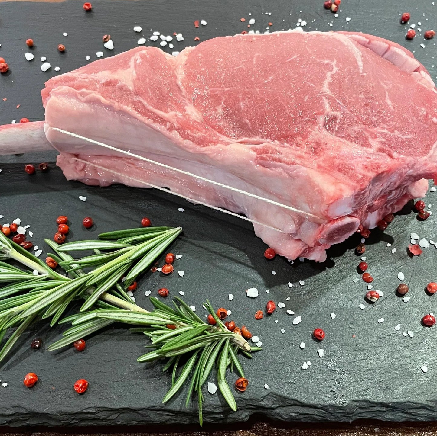 Cote de veau à l’os 325 g x 8 - VitaMenu epicerie en ligne , boucherie en ligne , viande en ligne , liquidation, viande a bas prix, les aliments monsieur qualité .
