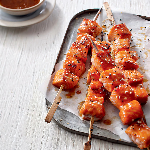 Brochettes de saumon marinées - érable ou trois poivres | 12 brochettes sans gluten - VitaMenu, poissonnerie en ligne , viande a bas prix , besoin a bas prix , liquidation , saumon canadien , saumon sauvage , brochette de saumon à l'érable 