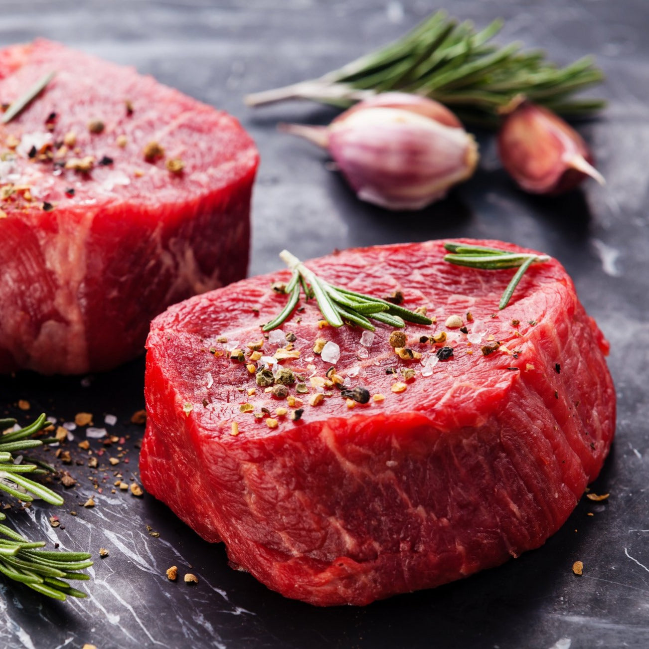 Découvrez l'excellence culinaire avec notre filet mignon Chateaubriand Angus AAA, la coupe de bœuf la plus tendre et raffinée. Parfait pour vos occasions spéciales ou pour transformer un repas ordinaire en expérience gastronomique.